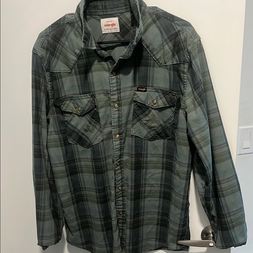 Wrangler Men's Dark Green Plaid Button Down Shirt